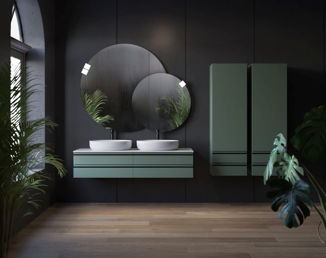 Kupatilo sa zelenim visećim ormarićem, dva nadgradna lavaboa i dva okrugla ogledala